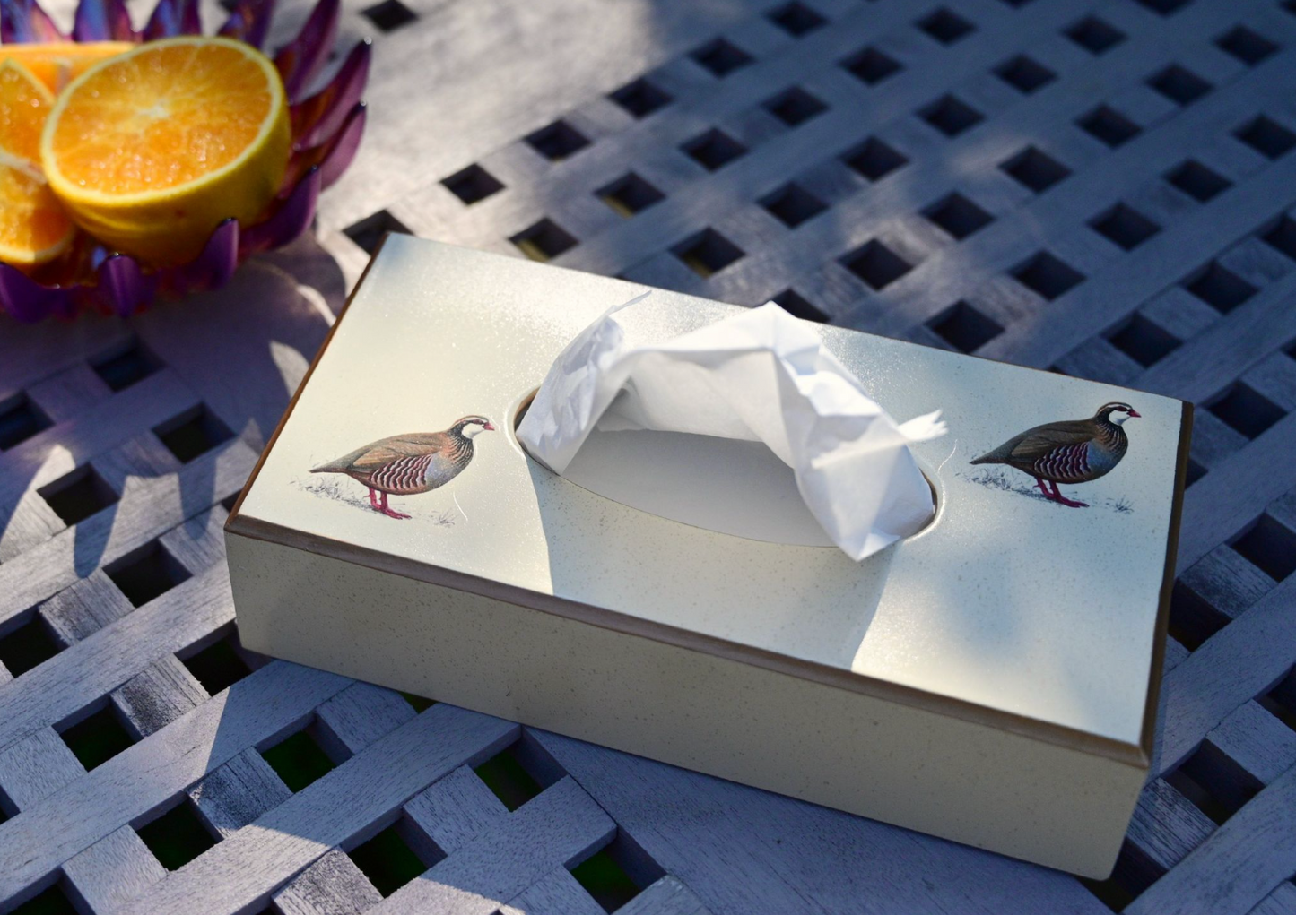 BEE SQUARE TISSUE BOX